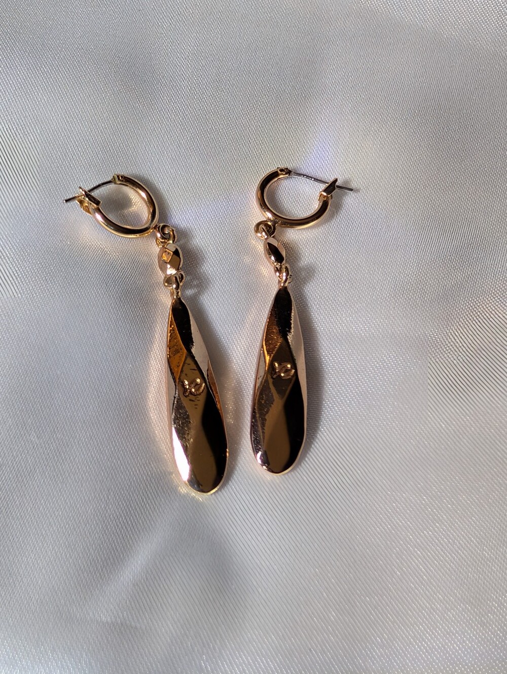 Vintage Liz Claiborne Rose Gold Tone Geometric Faceted Teardrop Drop Earrings